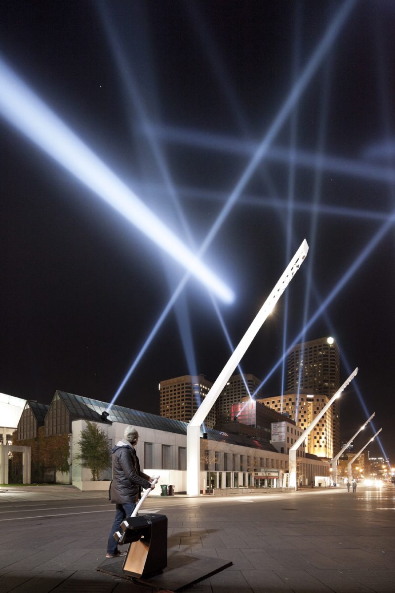 Rafael Lozano-Hemmer, Intersection Articulée. Architecture Relationnelle 18, 2011