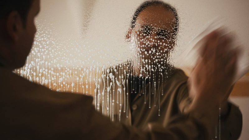 Emanuel Licha, Hotel Machine, 2016 (still)