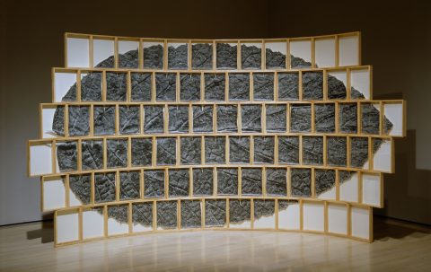 Fragments (de la série « Le Chasseur d’images », 1991 - 1994), 1992, 82 gelatin silver prints, 82 wooden frames and needles, 1/3.